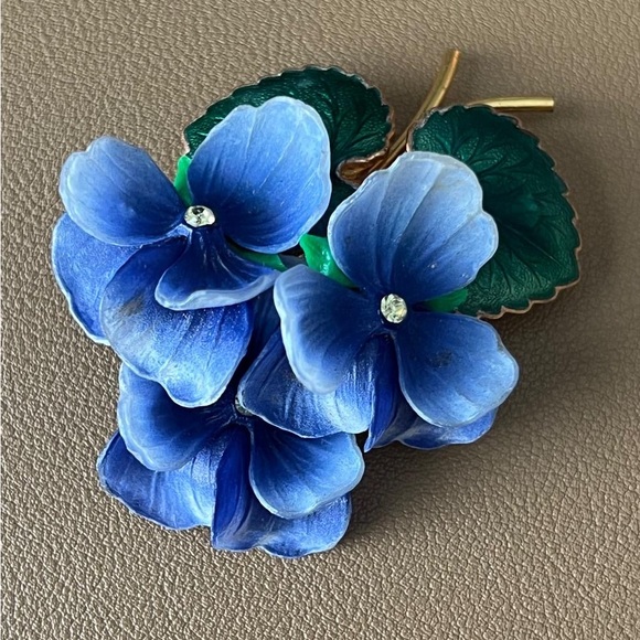 Vintage Western Germany Violet flowers brooch with rhinestone centers - Picture 3 of 4